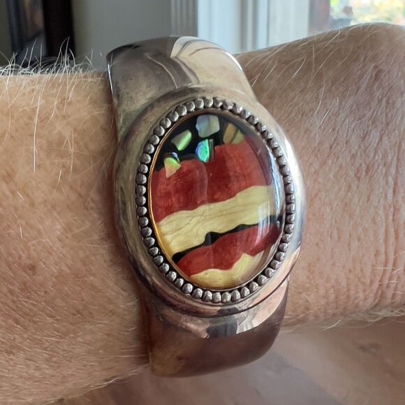 Silver Tone Cuff Bracelet American Flag‎ Whimsical Faux Painted Stone Tarnish - Picture 1 of 10